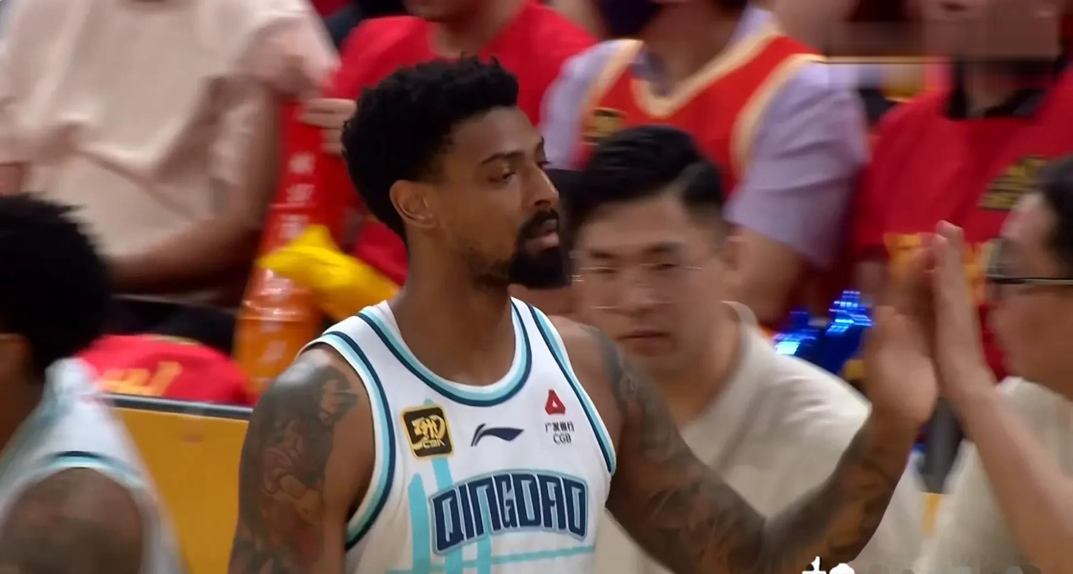 广东队主场力克青岛，争夺季后赛资格
